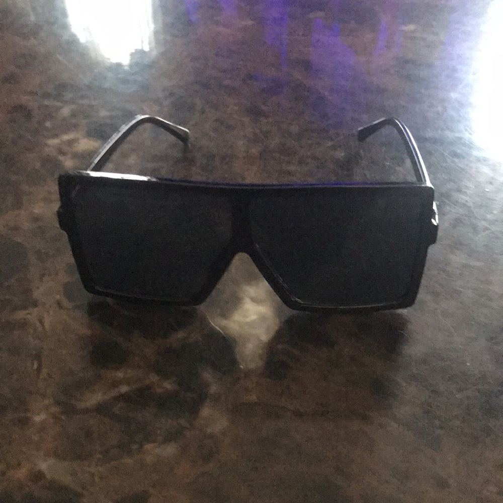 SOLD😎Oversized glasses/only 1 left  😎 - Picture 9 of 12